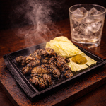 【地頭鶏もも炭火焼き】は希少です。肉の旨みと柔らかい肉質は黒木屋の名物商品！他にはない一品!!