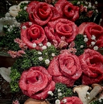 肉ケーキ（税込11,000円）お誕生日や記念日に黒家特製”肉ケーキ”で感動のひとときを。