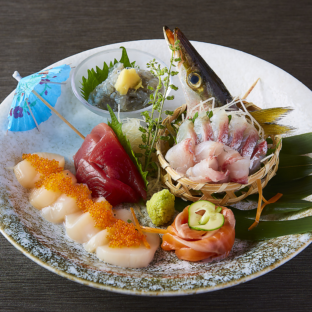 漁港から直送された旬の鮮魚をご提供！厳選して仕入れているからこそ、四季折々の味わいを楽しめます