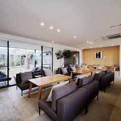 ４名掛けのソファー席です。