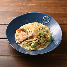 サーモンとほうれん草のクリームパスタ