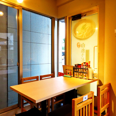 明るく清潔感のある店内で、打ちたて・茹でたてのうどんを心ゆくまでご堪能ください。
