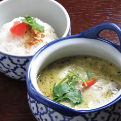 蒸し鶏と海老のグリーンカレー