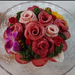 肉ケーキ（税込11,000円）お誕生日や記念日に黒家特製”肉ケーキ”で感動のひとときを。