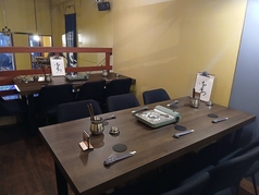 2階はテーブル席になります。