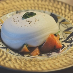 フルーツトマトのカプレーゼ モッツァレラのエスプーマ