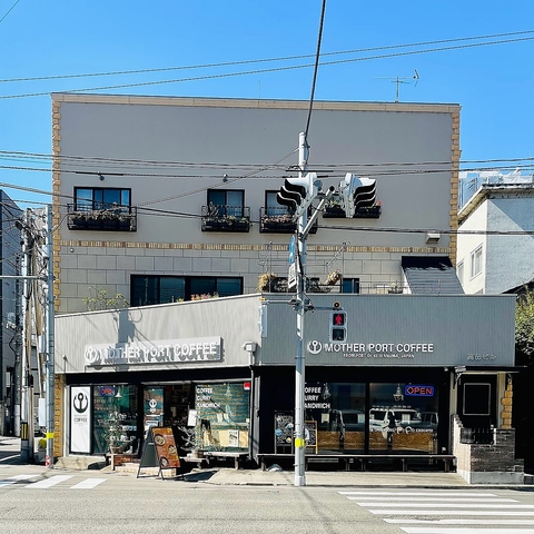 東北大学病院前のスペシャリティコーヒー店、マザーポートコーヒー東北大学病院前店。