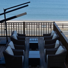 テラスにはソファー席もございます。