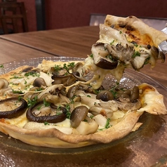 たっぷりキノコのピザ