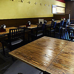 お1人様やサク飲みにも使いやすいカウンター席あり！店内の喧噪を聞きながら、ゆったりと料理やお酒をお楽しみいただけます◎