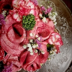 肉ケーキ（税込11,000円）お誕生日や記念日に黒家特製”肉ケーキ”で感動のひとときを。