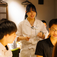店内では元気で活気あふれるスタッフがおもてなし◎
