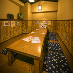 隠れ家感たっぷりの店内！囲炉裏個室やテーブル個室，座敷の半個室も♪シーンに合わせてのご利用◎