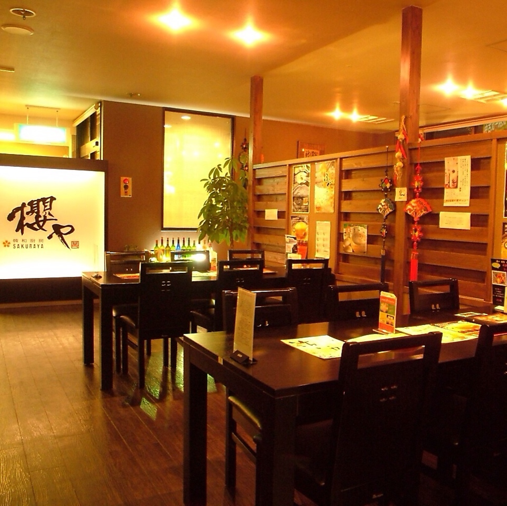 広々としたテーブルのお席をご用意しております！少人数のお集まりや同僚とのお食事等におすすめです