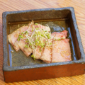 料理メニュー写真&nbsp;牛タン刺し　ごま油