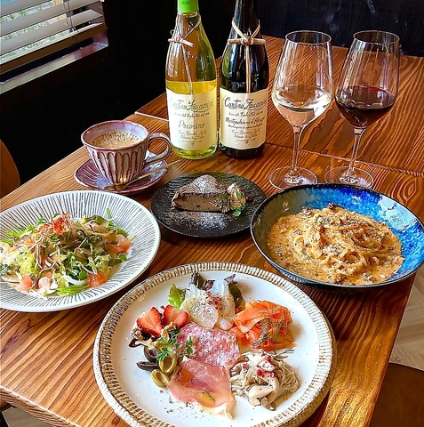 お客様が思わずほっと「Nadegata」になってしまうカジュアルなイタリアンのお店です。