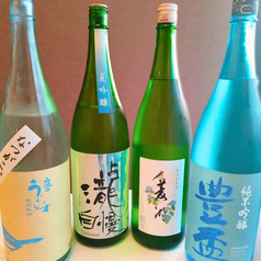 日本酒好きにはたまらないラインナップをストック。