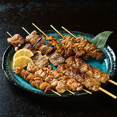 【秘伝のタレ】香ばしい香りが食欲をそそる自慢の串焼き