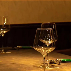 プライベートな空間で、ゆったりとお食事をお楽しみいただけるテーブル席をご用意しております◎ご家族やご友人との会食、ビジネスシーンでの大切なおもてなしにも最適です。