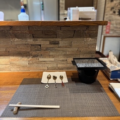 こじんまりとしたお店ですので、6名くらいで貸し切り可能です！事前にご相談ください。