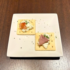 クリームチーズとクラッカー