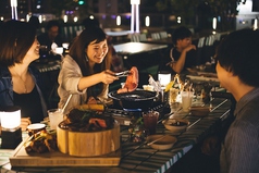 開放感溢れるリバーサイドテラス