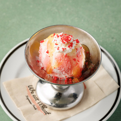 ストロベリーとラムレーズン、リコッタチーズ