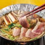 厳選された鴨肉の旨味が溶け出す温かいお出汁は、心まで解きほぐすような、深く優しい味わいですね。