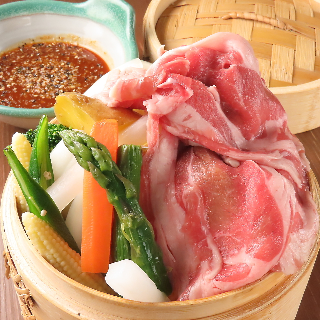 ラム肉のせいろ蒸し・ラム肉のしゃぶしゃぶ・ジンギスカンの鉄板焼き・ジンギスカン餃子←精肉店直送