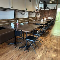 店舗全体を貸切ることも可能です。30名様～最大55名様までご利用いただけるため、会社での大規模な宴会や、イベント後の打ち上げなどにご利用ください。