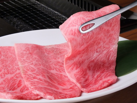 神戸牛の熟成肉をはじめ、全国各地から仕入れる最高級A5和牛をご堪能ください。