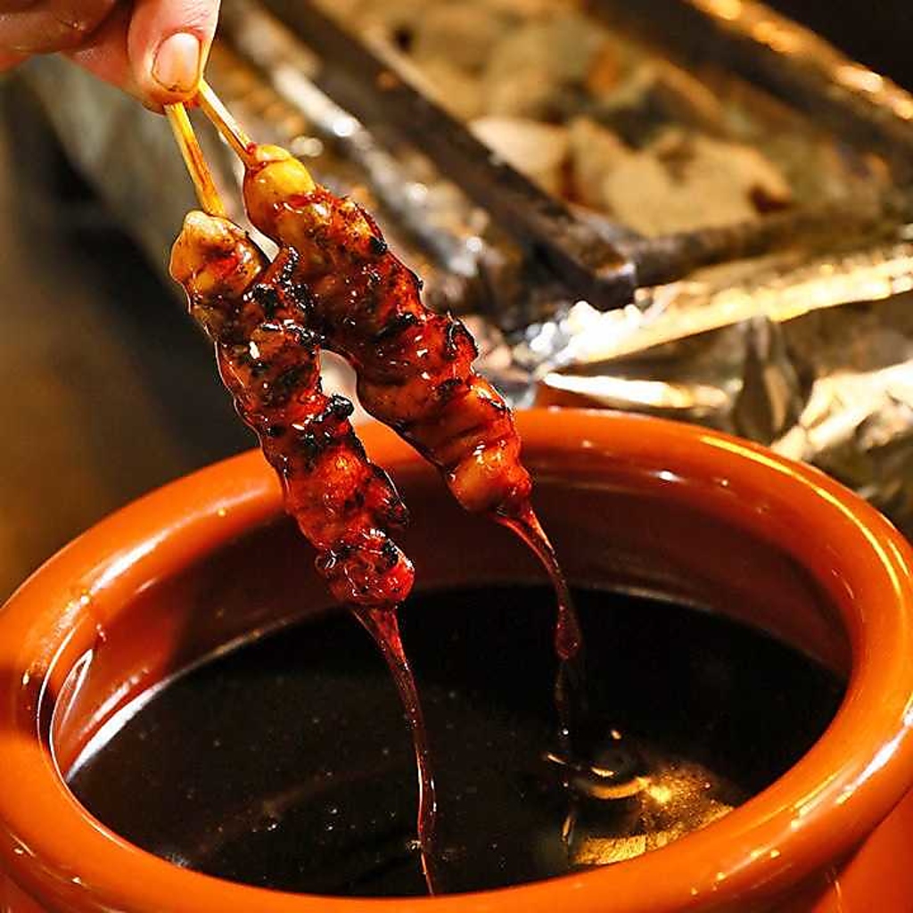 とりちゃん自慢のタレは、濃厚な旨みとコクが格別。