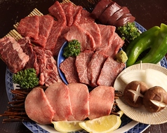 炭火焼肉ホルモントリオ だんごのコース写真