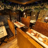 程よく暗めの照明と落ち着いた空間がデートにぴったり。おしゃれで気取らない雰囲気が◎