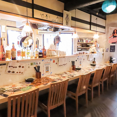 お一人様でも気軽に立ち寄れるカウンター席です。落ち着いた雰囲気の中で、ゆっくりとお料理やお酒をお楽しみいただけます。ご友人や大切な方とのご利用にも最適です♪当店自慢の料理を心ゆくまでご堪能いただきながら、素敵な時間をお過ごしください。