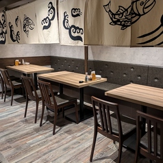 最大14名様まで利用可能なテーブル席