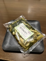 女将が漬けてる故郷の味として自家製野沢菜漬け