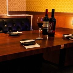 高田馬場にひっそりと佇む当店は都会の喧騒を忘れさるかのような上品で優雅な半個室を完備しております！また、インテリアや照明での演出にもこだわった店内は間接照明の光に照らされたリラックス空間です◎上質なお食事とお酒を心ゆくまでご堪能ください