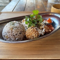 全国名山からインスパイアされたユニークな定食メニュー