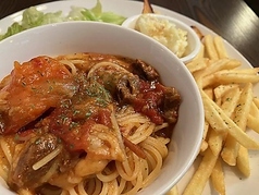 牛すじのトマトパスタ＆ポテト