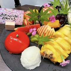 【誕生日・記念日・お祝いにおすすめ！】特製デザートプレート税込2,000円、特製肉盛りプレート税込8,888円の写真