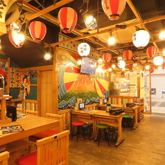 ご家族や気の知れる仲間と一緒に！あたたかい雰囲気の店内は、リラックスしながら当店自慢の海鮮料理とお酒をお楽しみいただけます♪