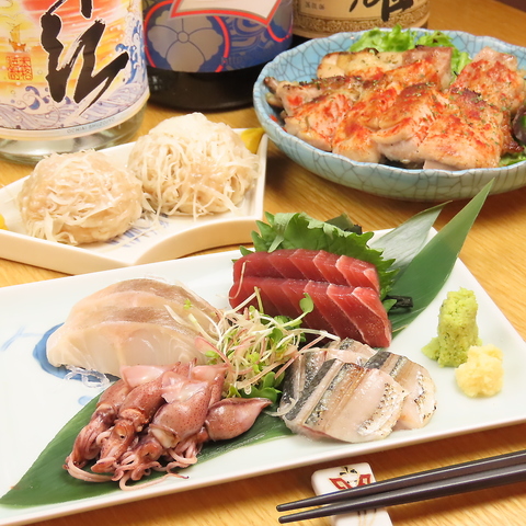 旬の鮮魚盛り合わせや焼酎28種以上が楽しめる！カウンター10席でゆったり一人飲みも◎
