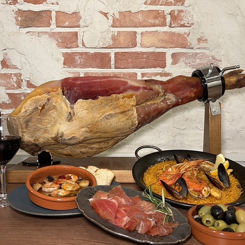 本格スペイン料理とワインをゆっくり楽しめる小さなスペインバルです♪