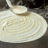 まずは生地を焼く！