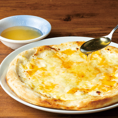4種のチーズはちみつピザ(クアトロフロマッジ)