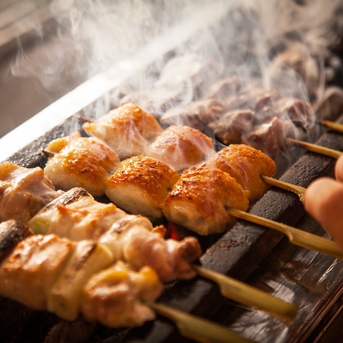 【秋田県産比内地鶏専門店】希少な比内地鶏の炭火焼き鳥や全国の銘酒を。