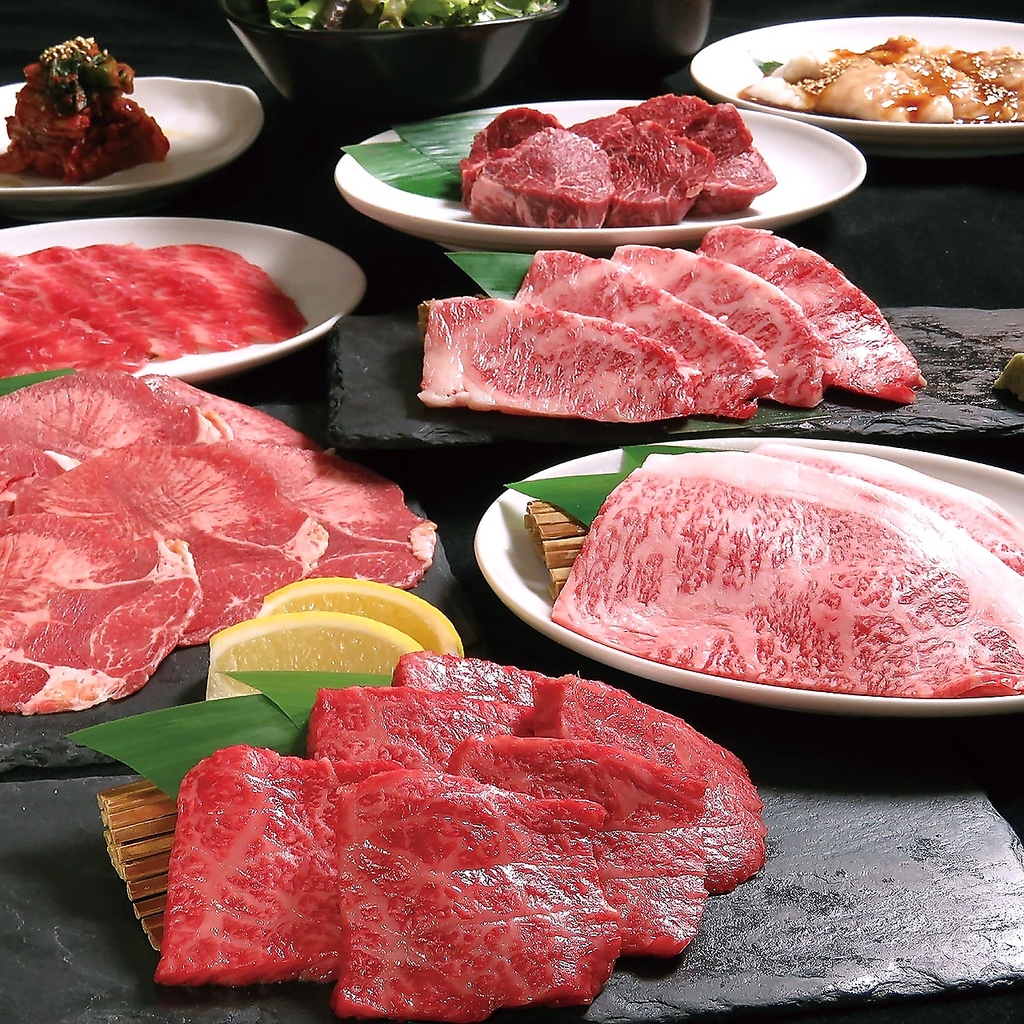 佐渡島生まれの希少な佐渡牛や黒毛和牛をご用意。各地の美味しいお肉を心ゆくまでお楽しみください。