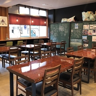 広くて明るい店内