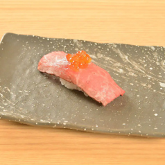ローストビーフ寿司（いくら）